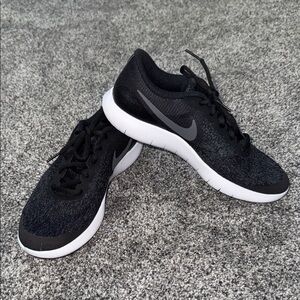 Nike Women's Black and White Sneakers